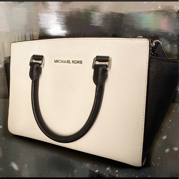 Michael Kors Medium Size Bag - Picture 2 of 13